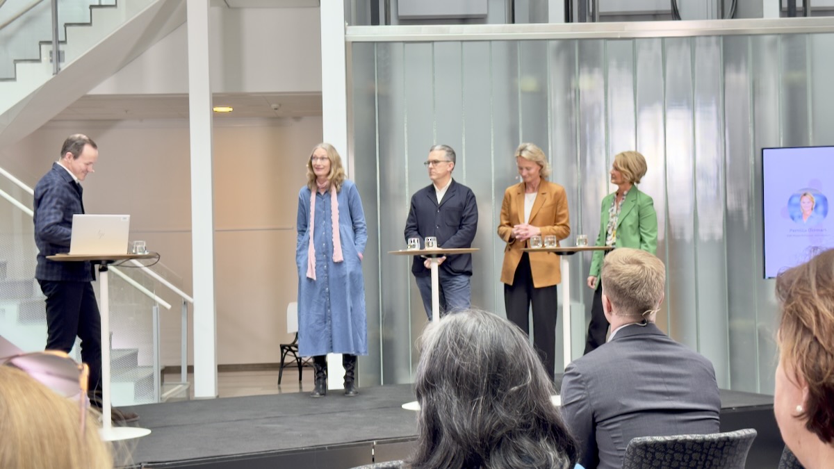 Personer på bilden: Moderator - Mattias Munder - Skandia. Panelen från vänster Bodil Umegård - SKR, John Mellkvist Pluskommissionen, Pernilla Oldmark - Axel Johnson AB Marie Thorslund - KIMM.